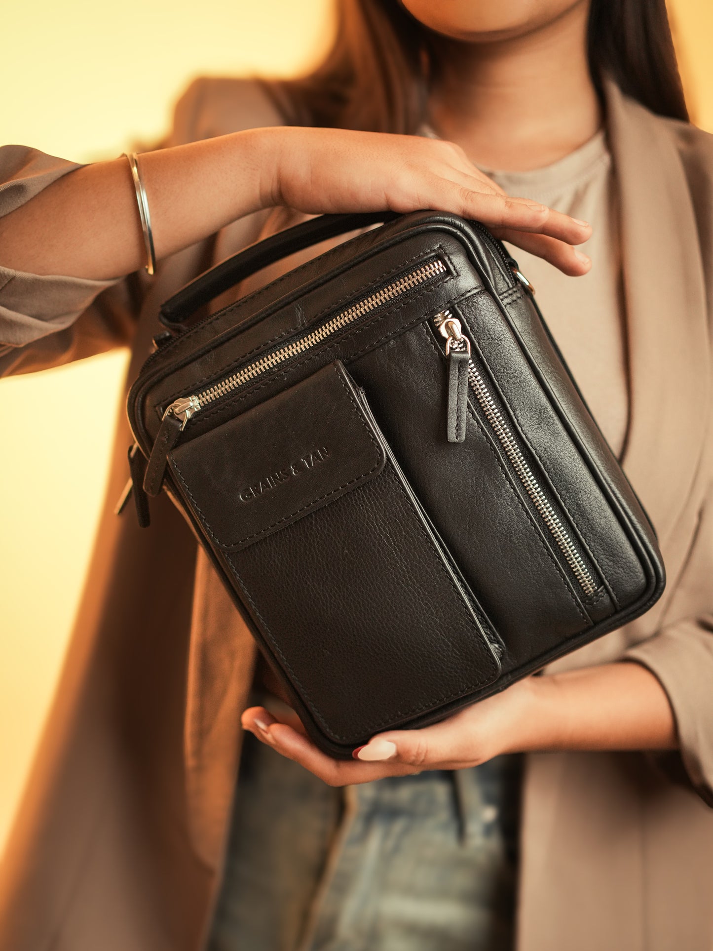 GRAINS & TAN Full-Grain Leather Messenger Bag for Men