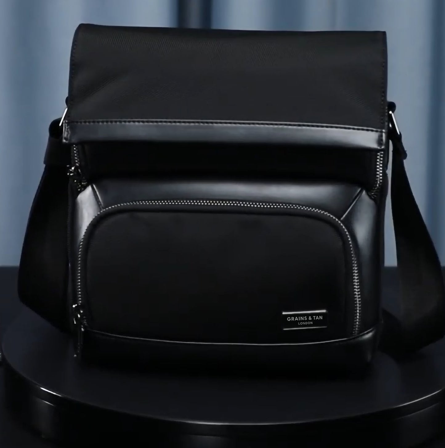 GRAINS AND TAN Modern Carry™ Smart Fingerprint Crossbody Bag – Black